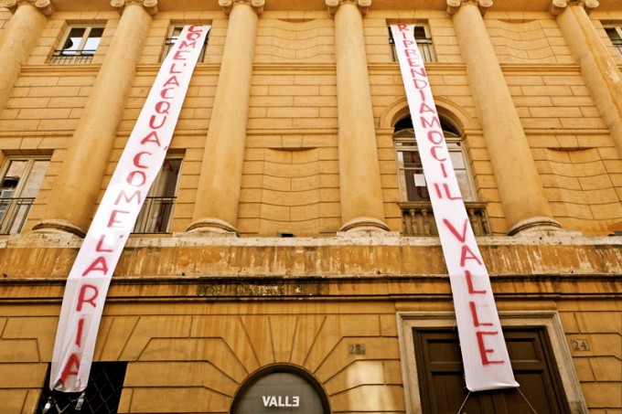 Occupation of the Teatro Valle in Rome, 2011. The banner says, “Like water, like air, let’s take back the Valle.” Source: strugglesinitaly.wordpress.com